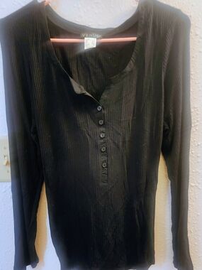 VENUS Black Ribbed Button-Up Henley Top